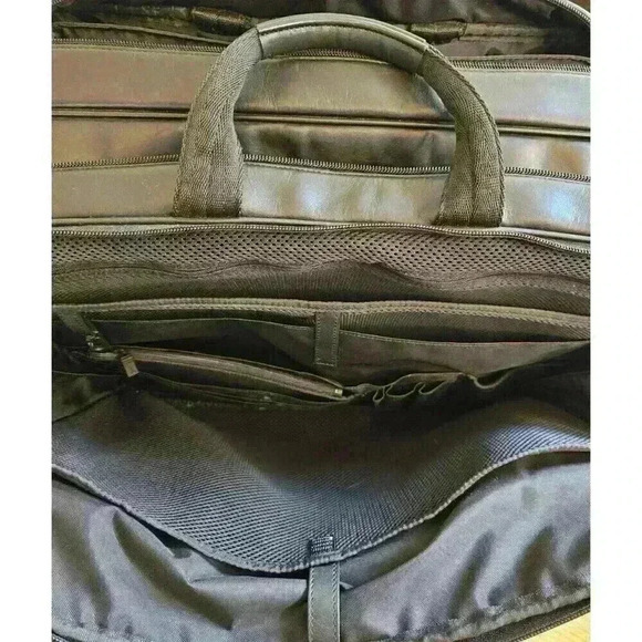 Hartmann Black Leather Expandable 3 Pocket Zip‎ Briefcase Shoulder Travel MINT - Picture 7 of 16